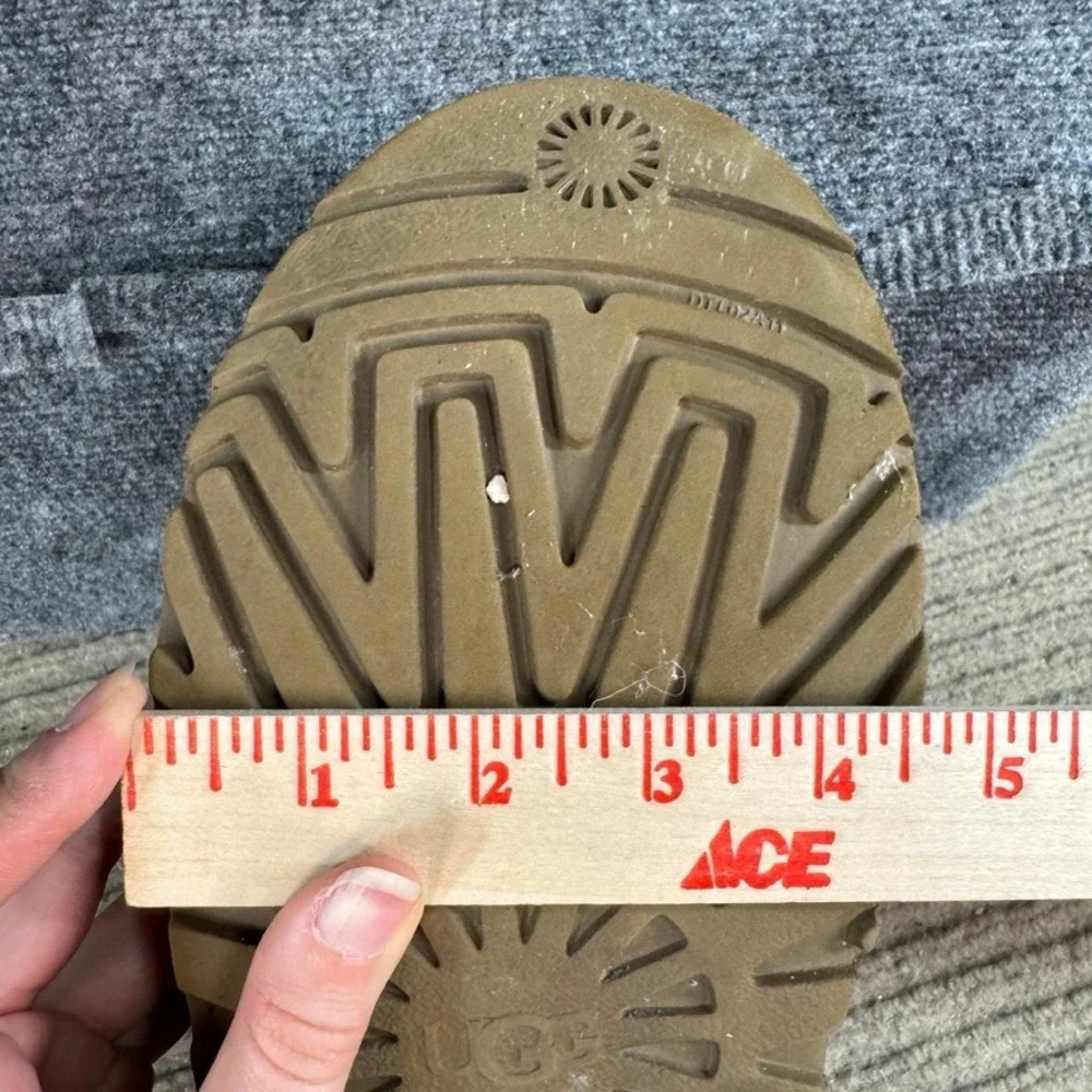 UGG versatile silhouette